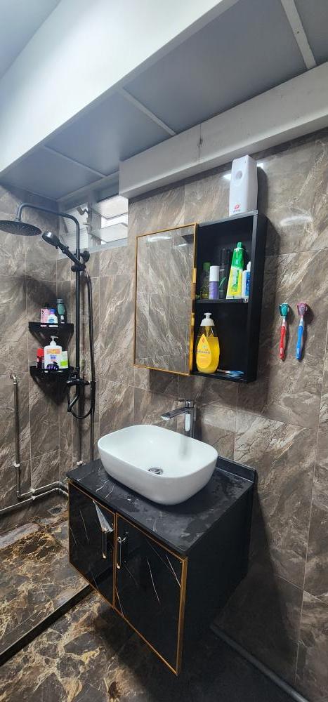 Modern Bathroom with Homogeneous Tiles and Mirror