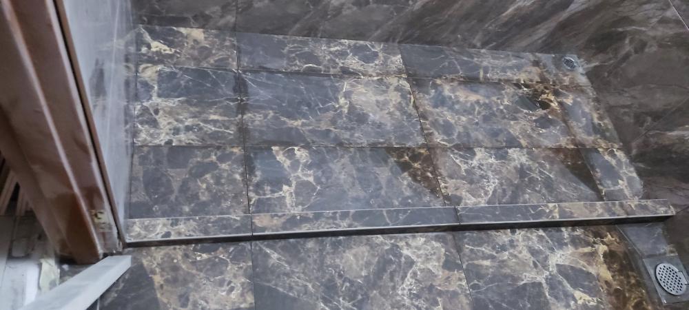 Modern Bathroom with Homogeneous Tiles and Tiles