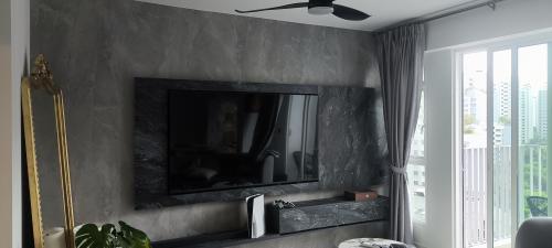 Modern New 4-Room HDB by Vallimei Construction