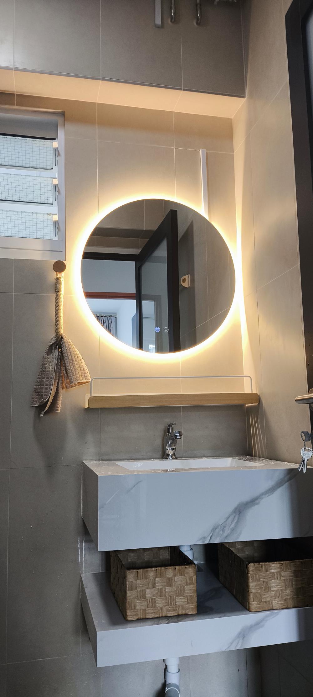 Modern Bathroom with Homogeneous Tiles and Mirror