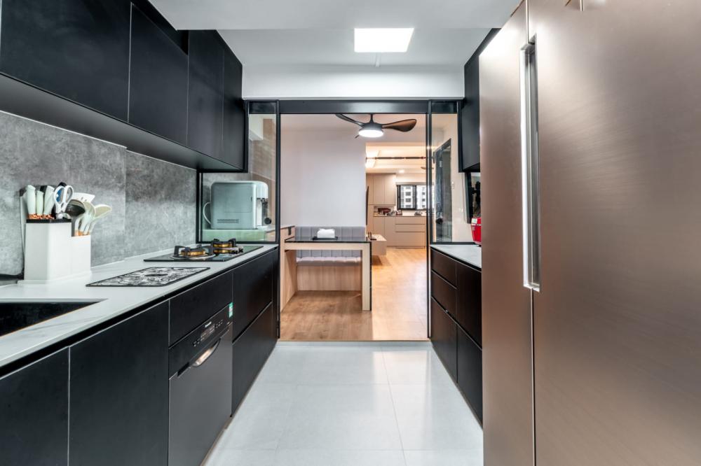Minimalist Kitchen with Countertop and Kitchen Backsplash