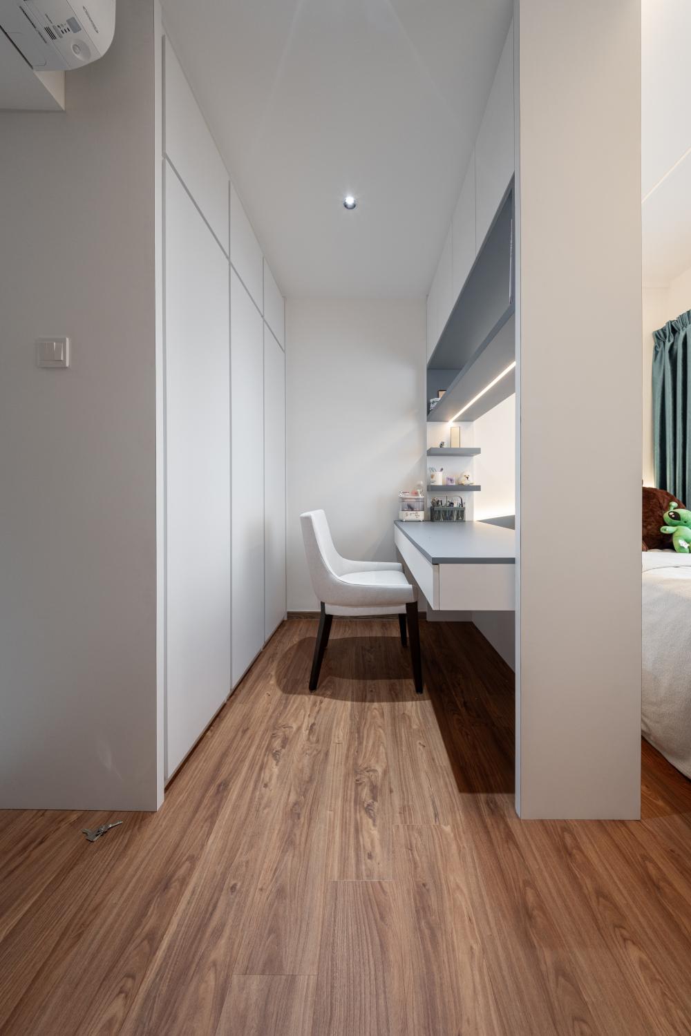 Contemporary Bedroom with Vinyl Flooring and Wardrobe