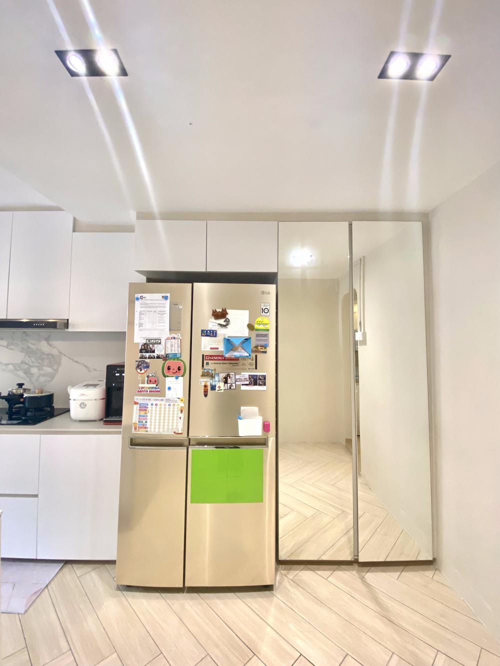 Modern Kitchen with Countertop and Vinyl Flooring