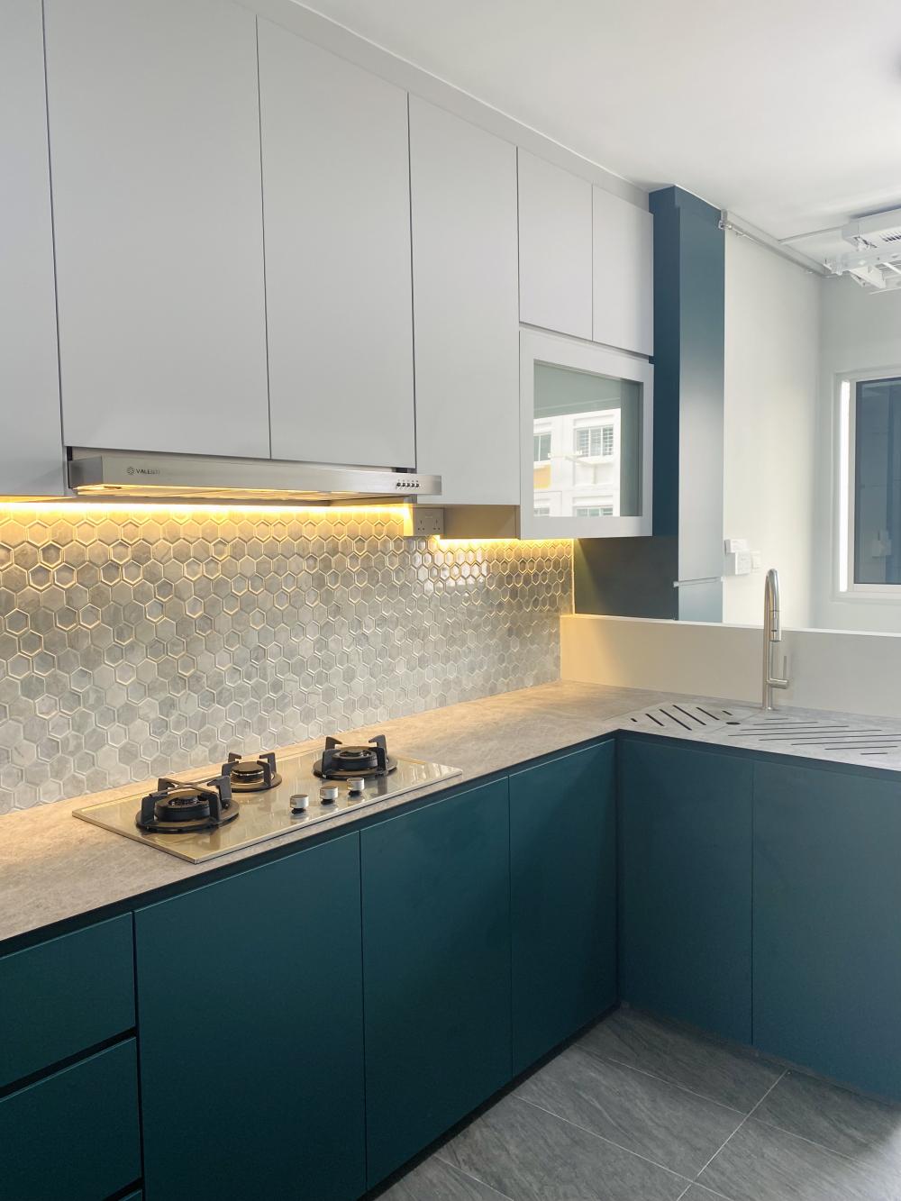 Contemporary Kitchen with Countertop and Vinyl Flooring