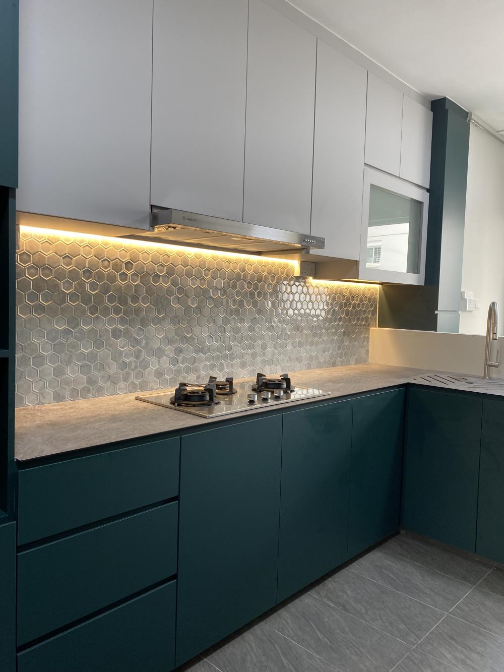 Contemporary Kitchen with Countertop and Vinyl Flooring