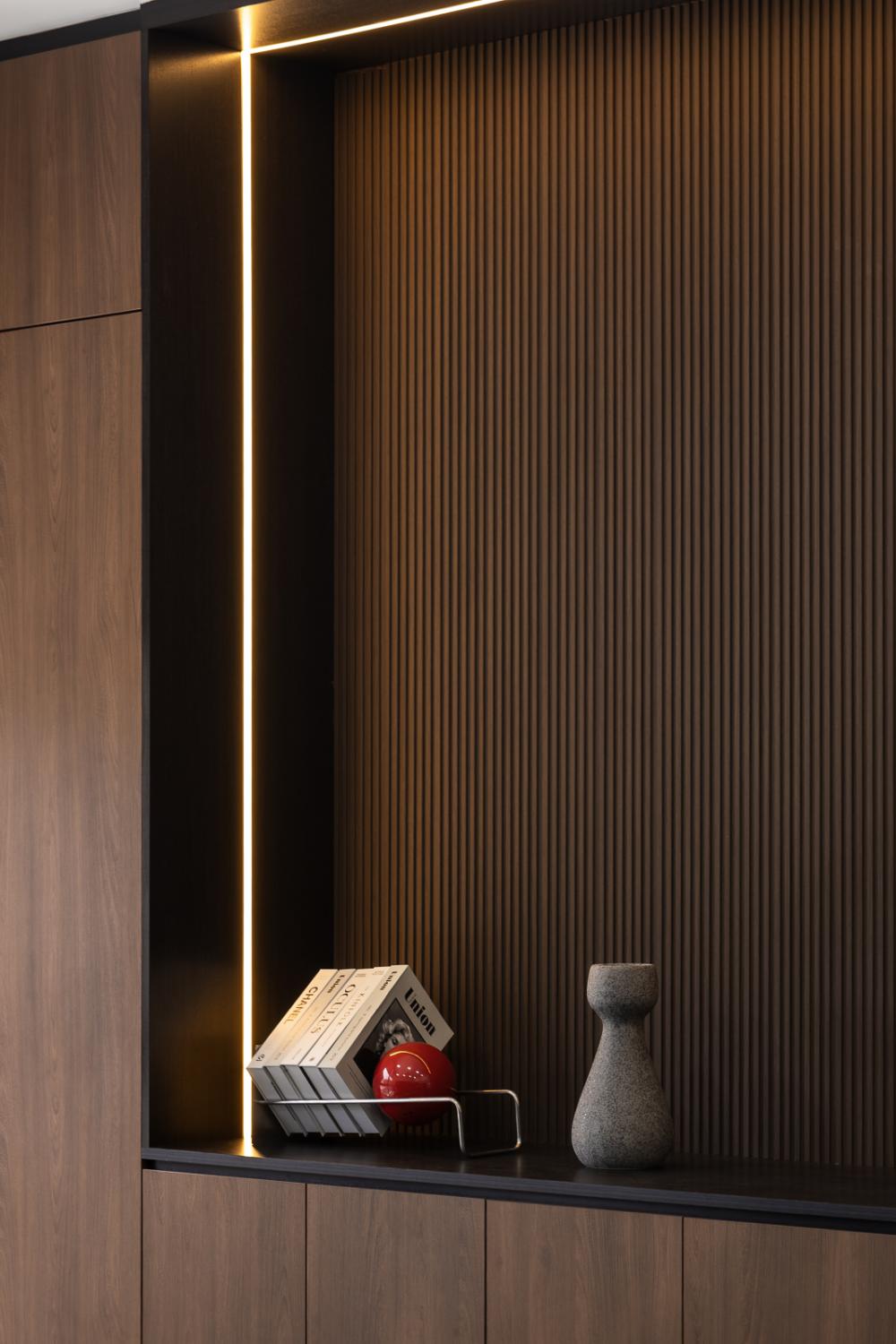 Modern Office with Bookshelf and Desk