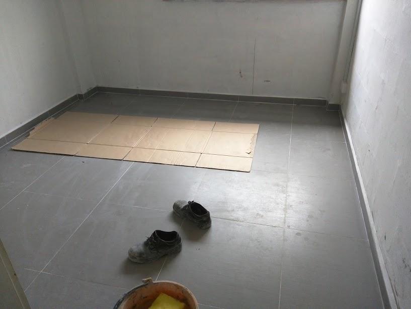 Asian Bedroom with Vinyl Flooring and Homogeneous Tiles