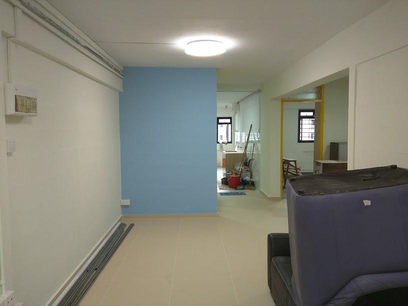 Asian Living Room with Vinyl Flooring and Homogeneous Tiles