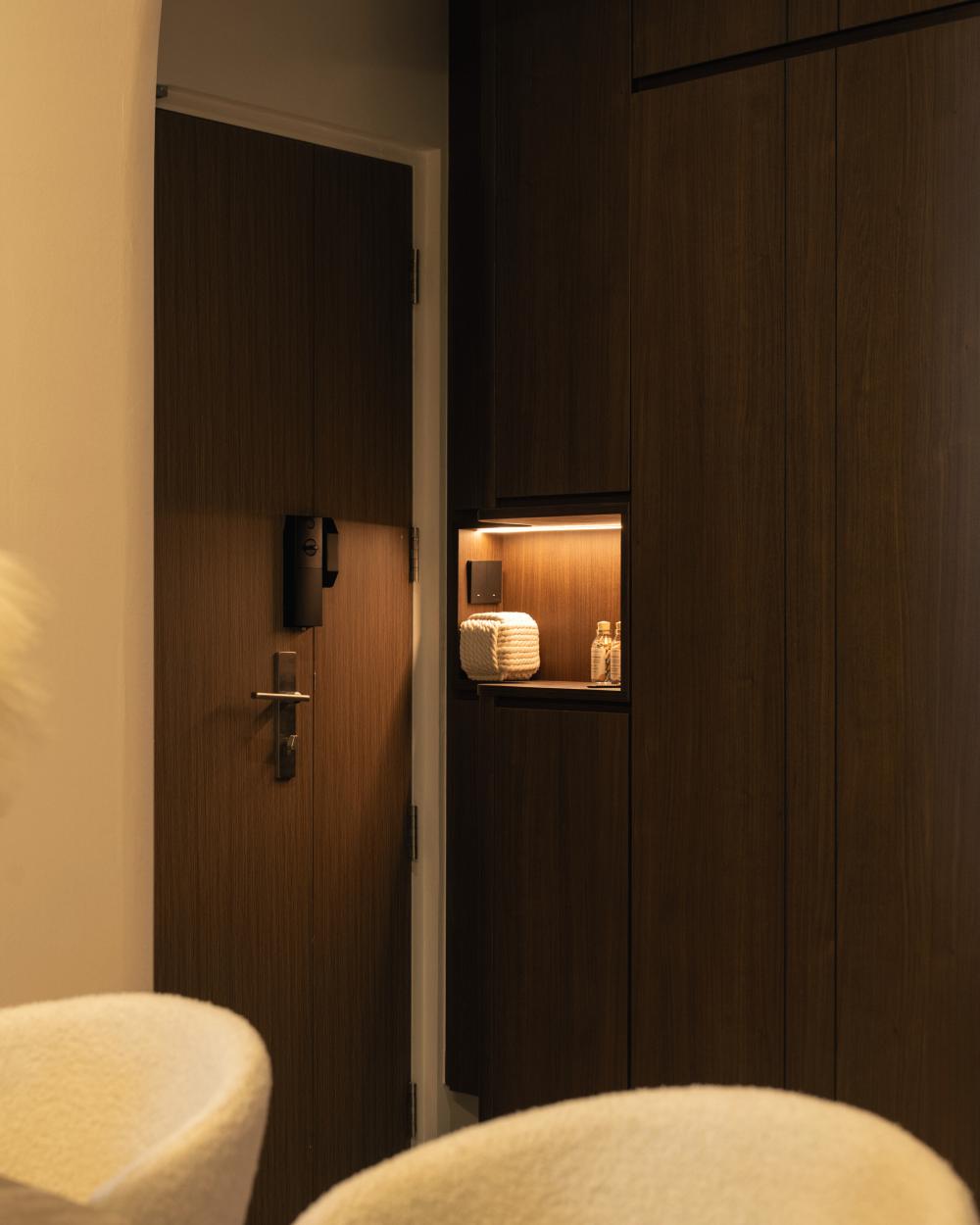 Contemporary Entryway with Shoe Rack and Small Storage