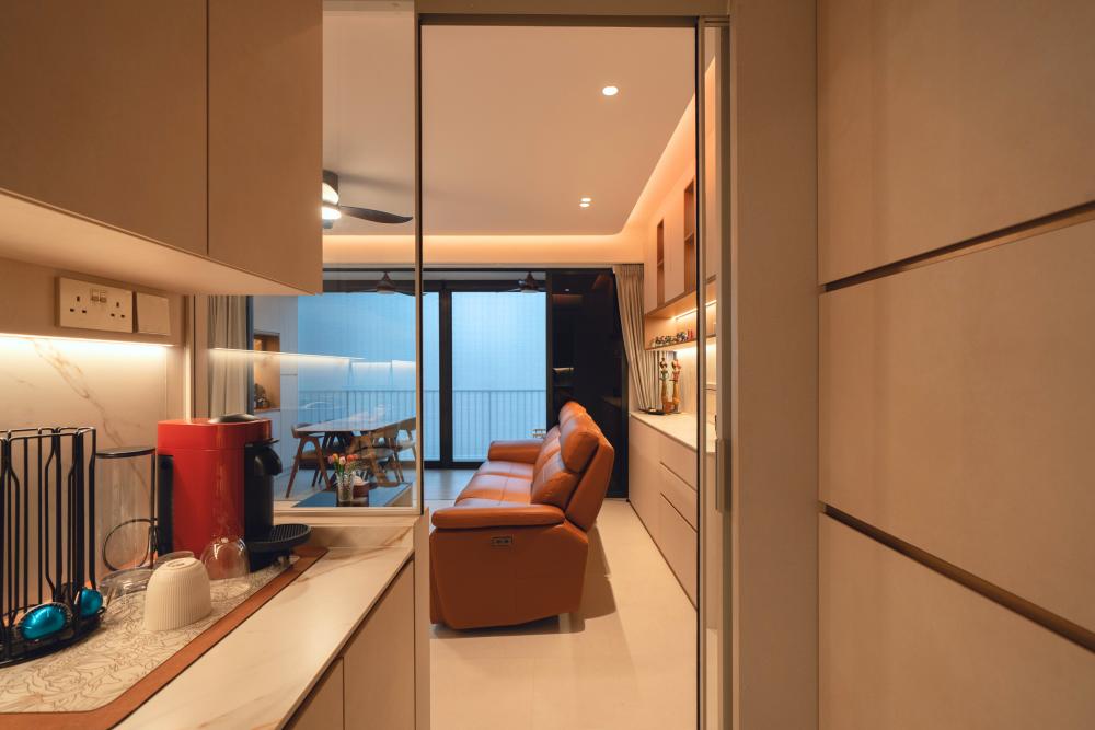 Contemporary Kitchen with Kitchen Backsplash and Kitchen Accessories