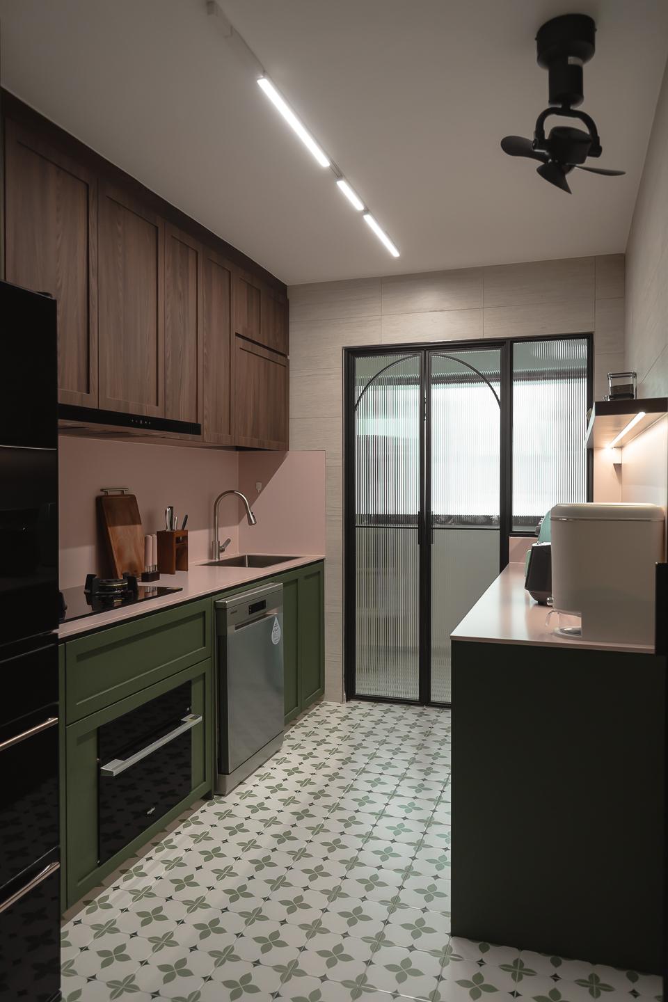 Vintage Kitchen with Homogeneous Tiles and Kitchen Window
