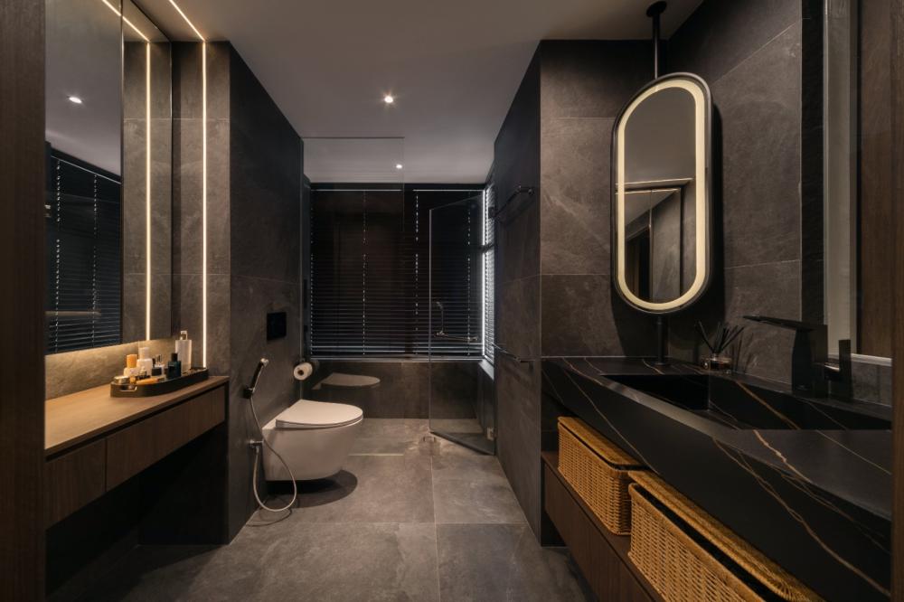 Modern Bathroom with Countertop and Shower Screen