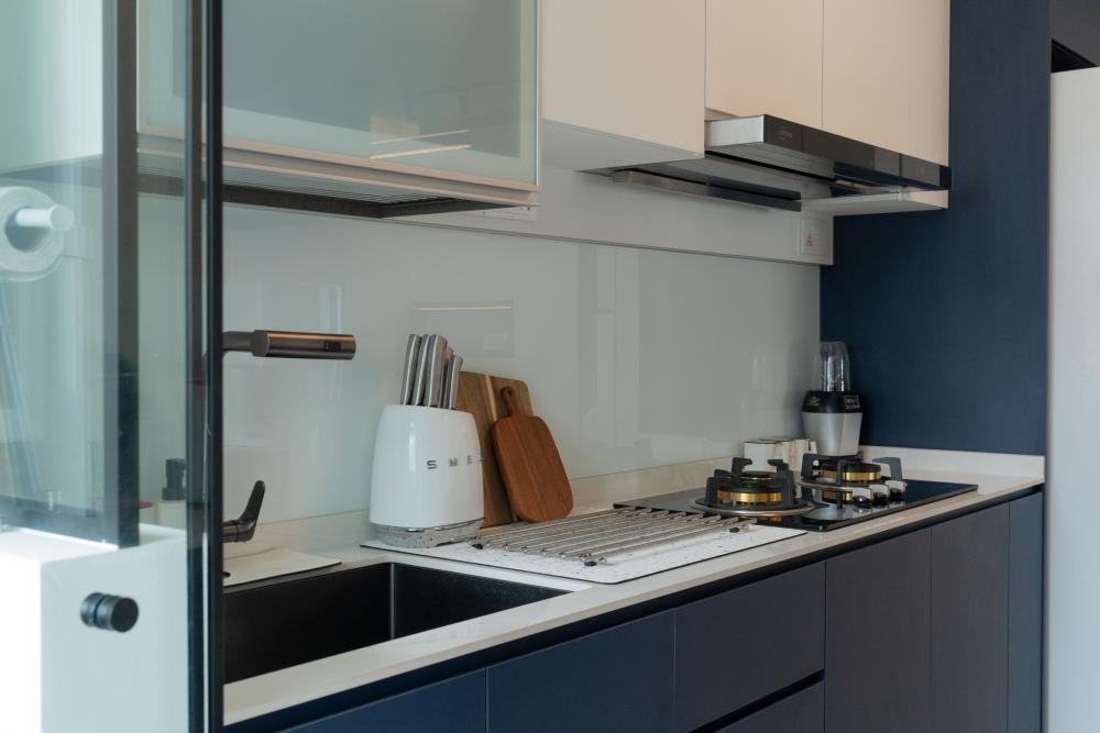 Contemporary Kitchen with Countertop and Cupboard