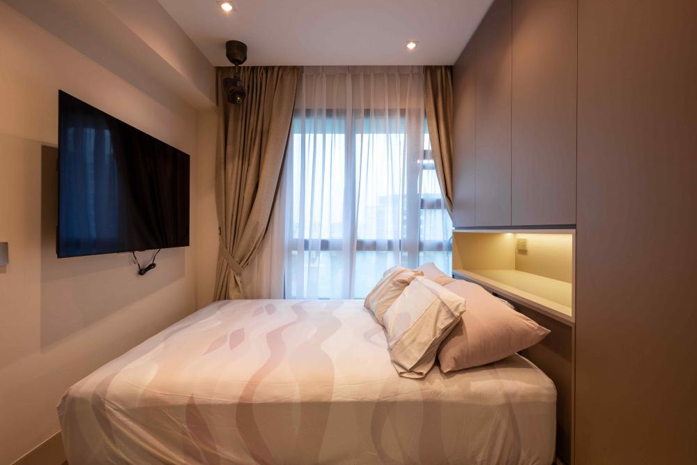 Modern Bedroom with Platform Bed and Bed