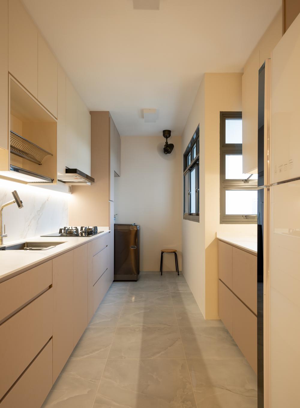 Modern Kitchen with Kitchen Window and Kitchen Backsplash