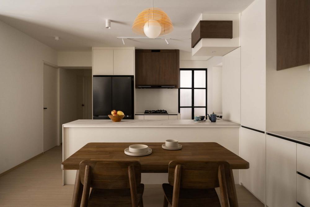 Contemporary Kitchen with Countertop and Vinyl Flooring