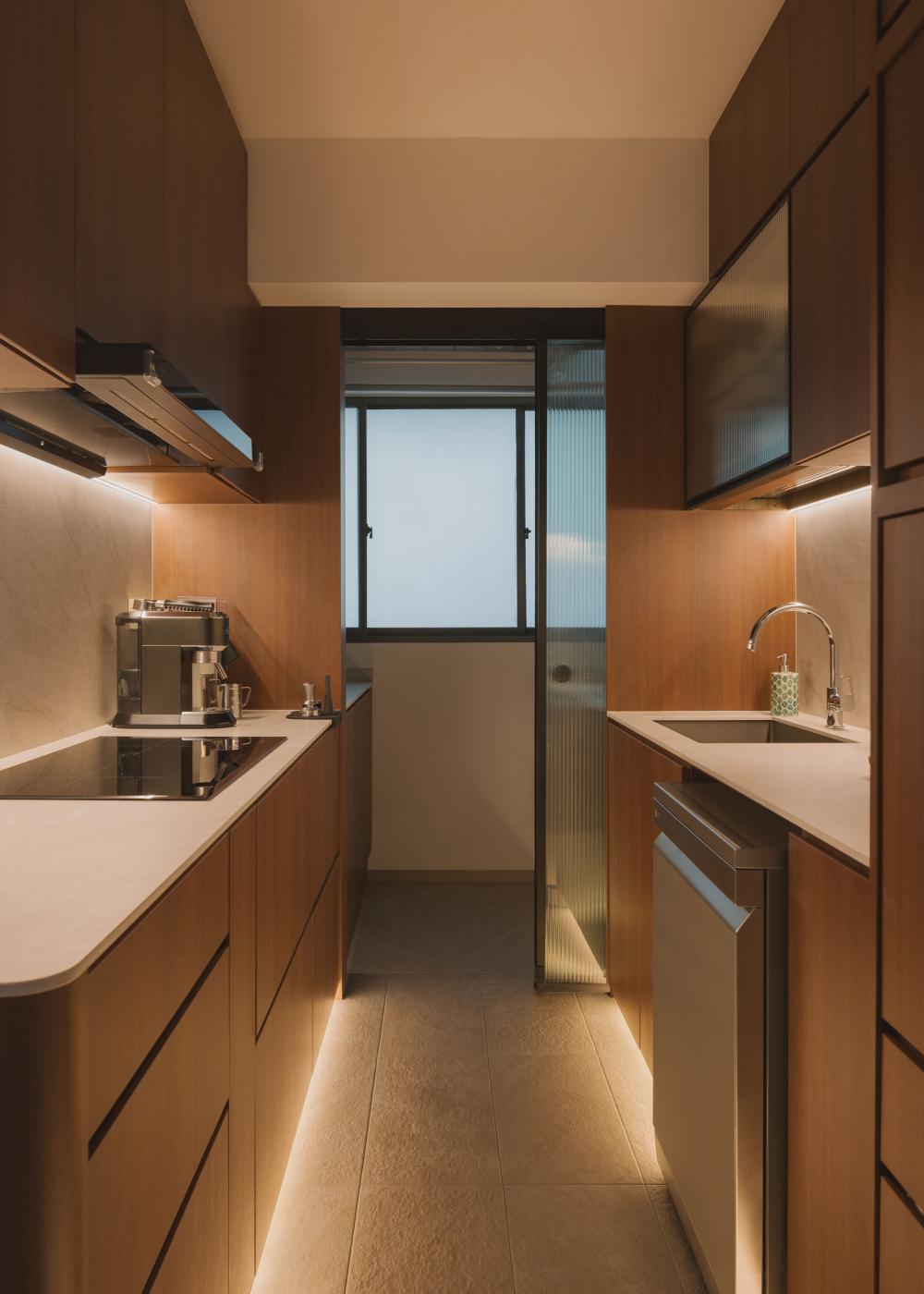 Modern Kitchen with Countertop and Homogeneous Tiles