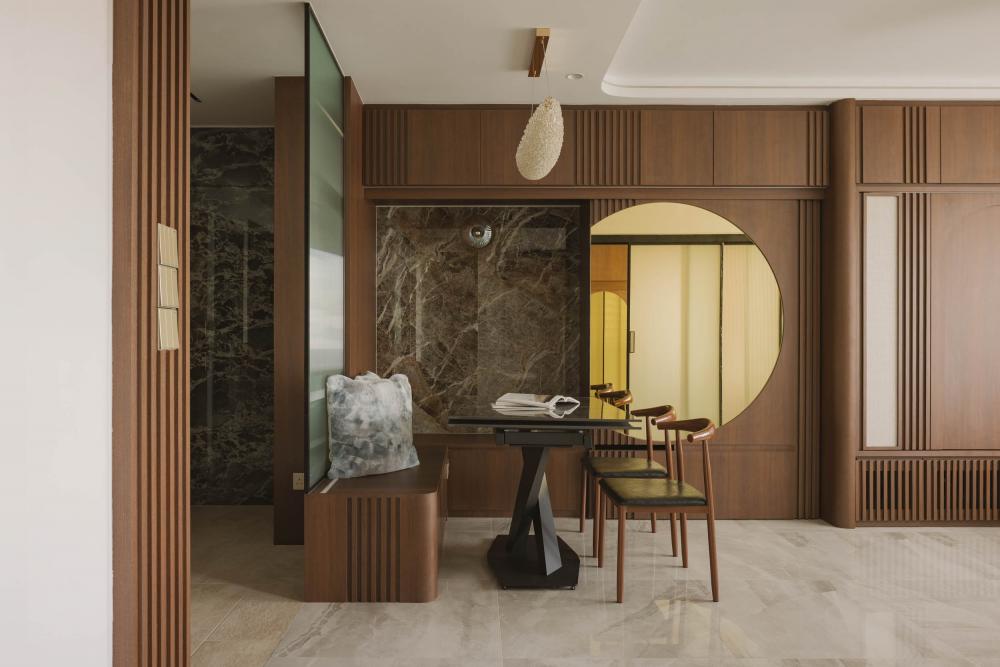 Modern Dining Room with Feature Wall and Mirror