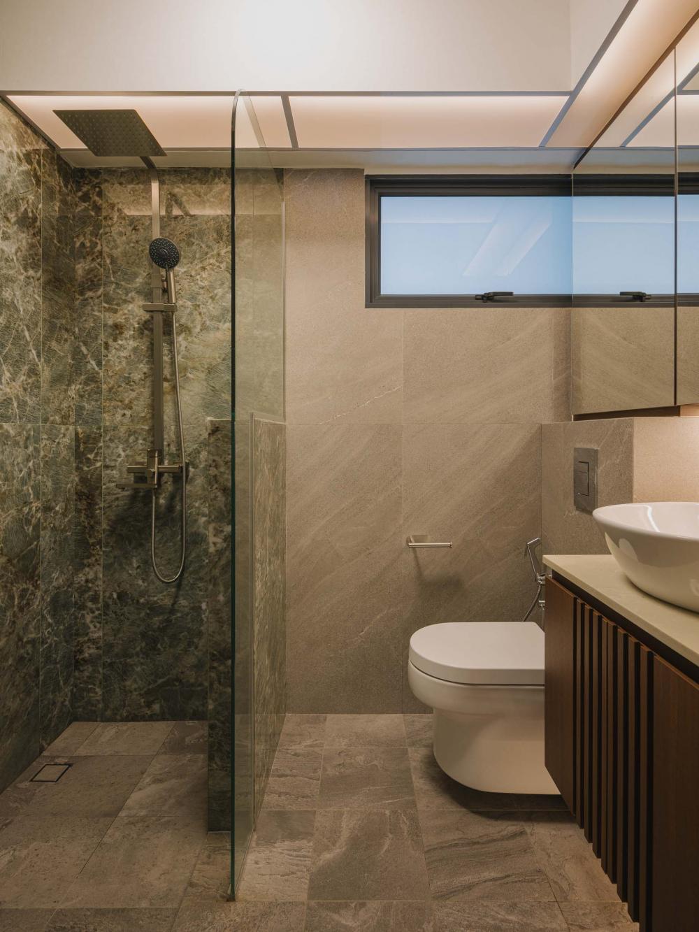 Modern Bathroom with Homogeneous Tiles and Mirror