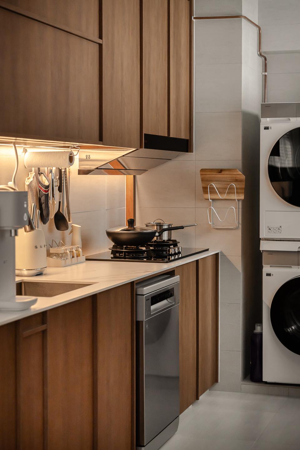 Vintage Kitchen with Homogeneous Tiles and Washing Machine
