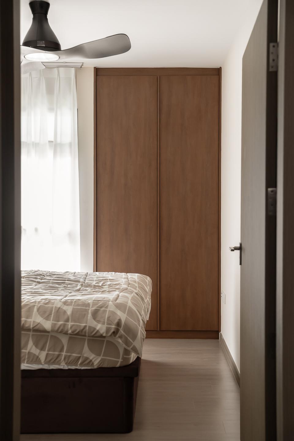 Vintage Bedroom with Bookshelf and Vinyl Flooring