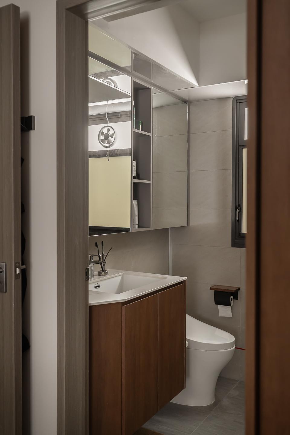 Vintage Bathroom with Homogeneous Tiles and Mirror