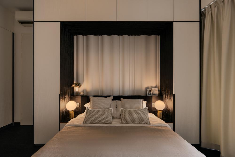 Modern Bedroom with Feature Wall and Wardrobe