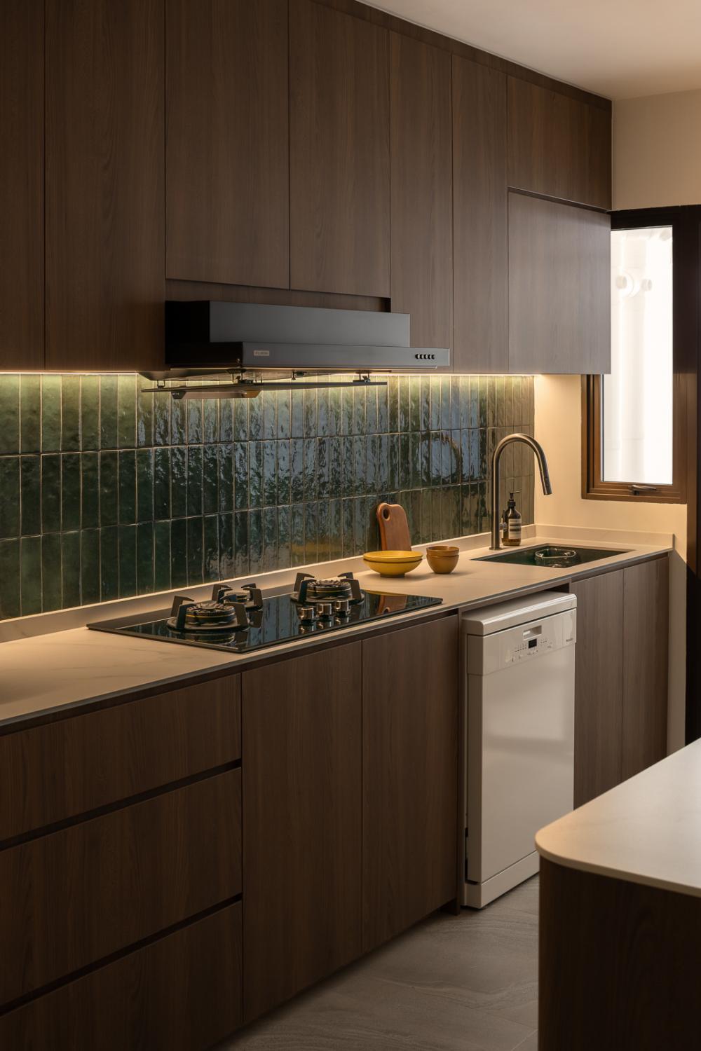Transitional Kitchen with Countertop and Kitchen Backsplash