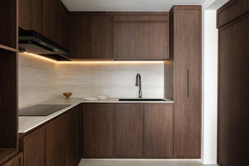 Modern Kitchen with Countertop and Homogeneous Tiles