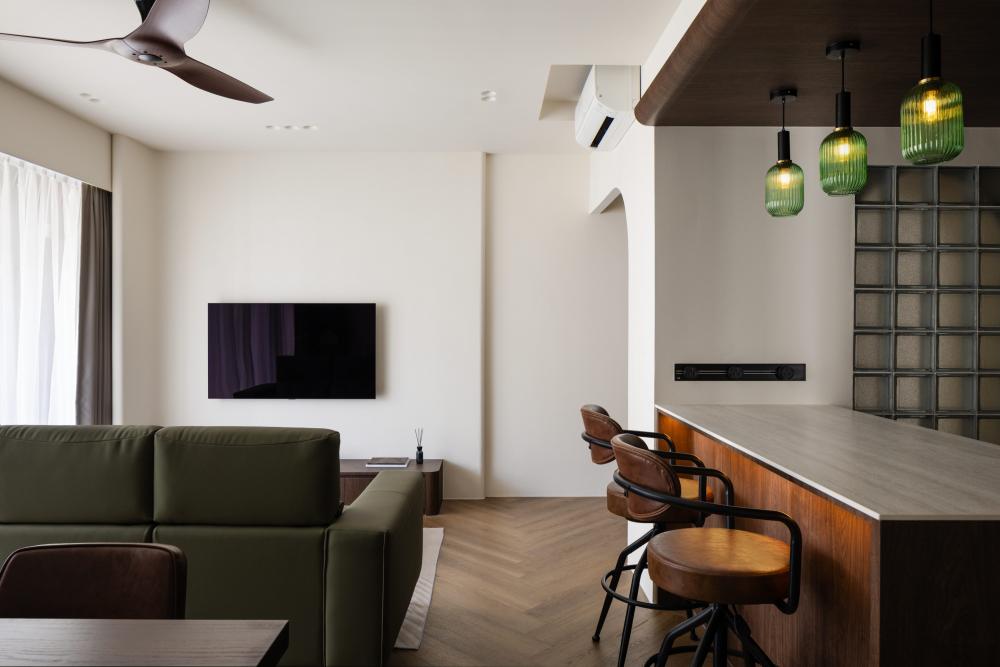 Modern Living Room with Countertop and Vinyl Flooring
