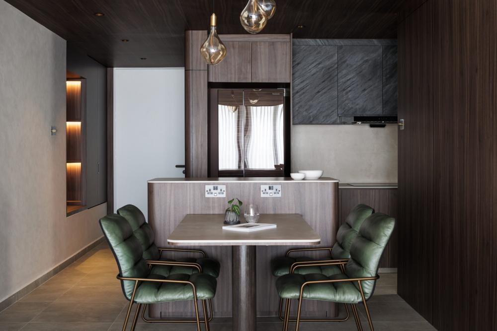 Contemporary Dining Room with Drop Ceiling and Dining Table