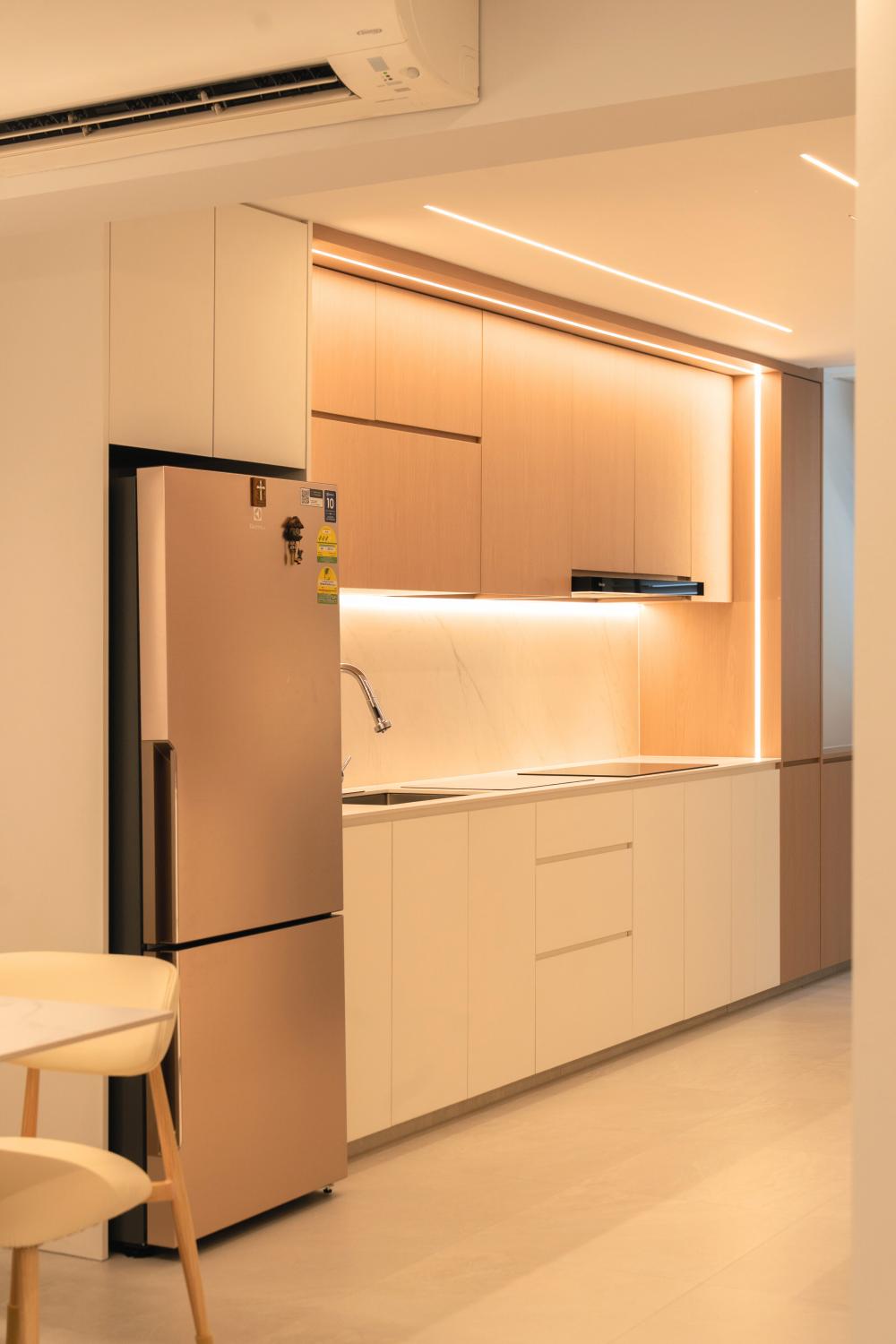 Modern Kitchen with Kitchen Island and Open Kitchen