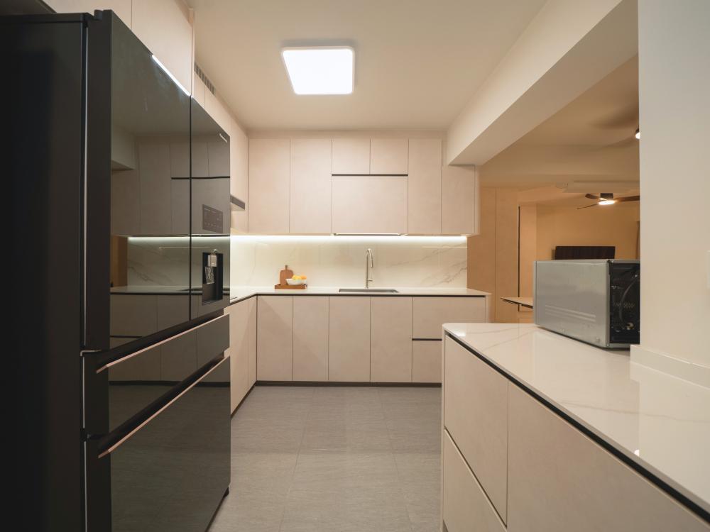 Minimalist Kitchen with Kitchen Window and Open Kitchen