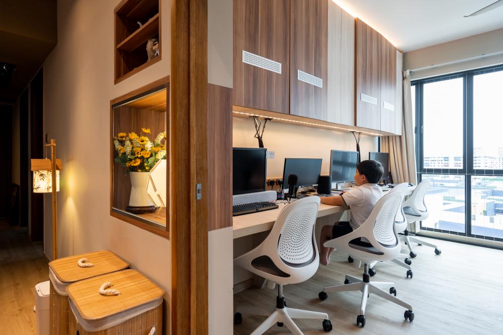 Asian Home Office with Bookshelf and Desk