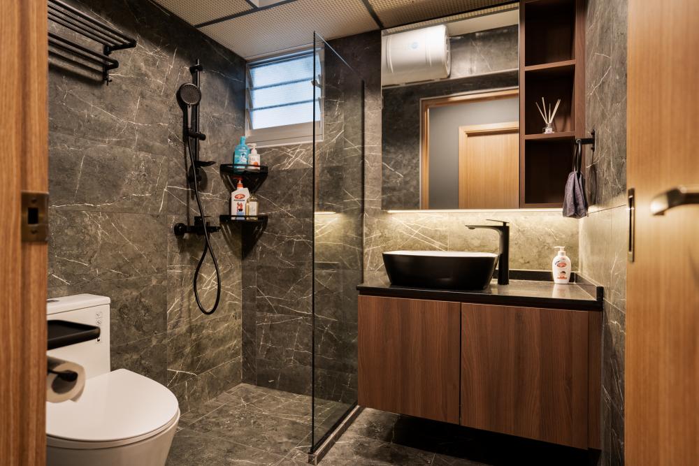 Modern Bathroom with Marble Floor and Mirror