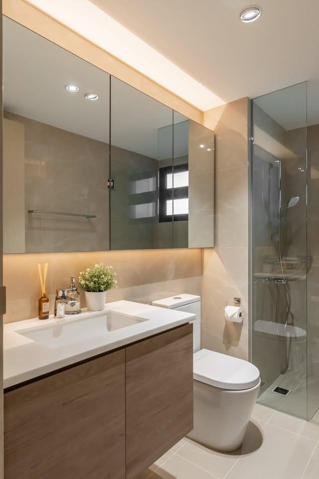 Modern Bathroom with Mirror and Wash Basins