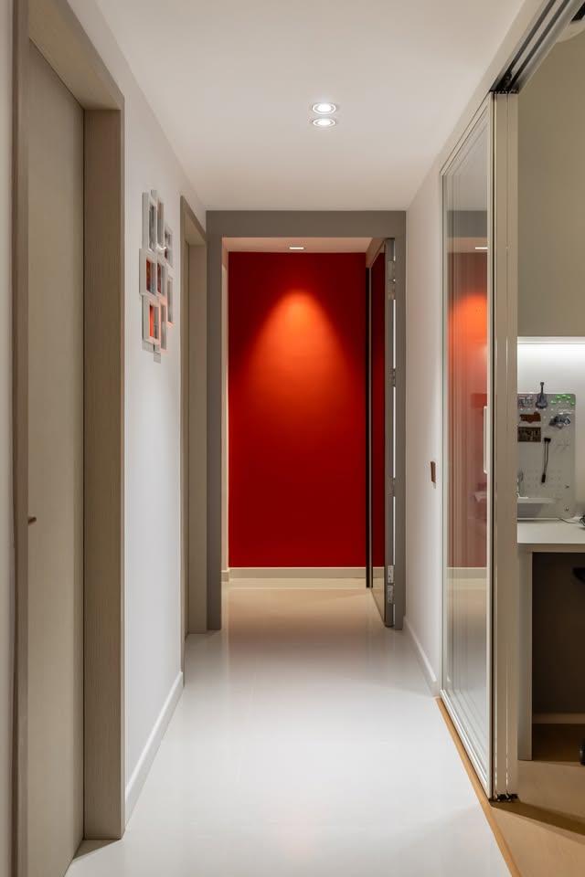 Modern Courtyard with Artwork and Flooring