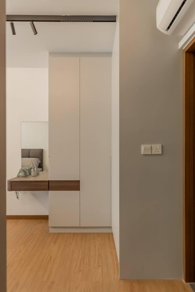 Modern Bedroom with Wood Flooring and Wardrobe