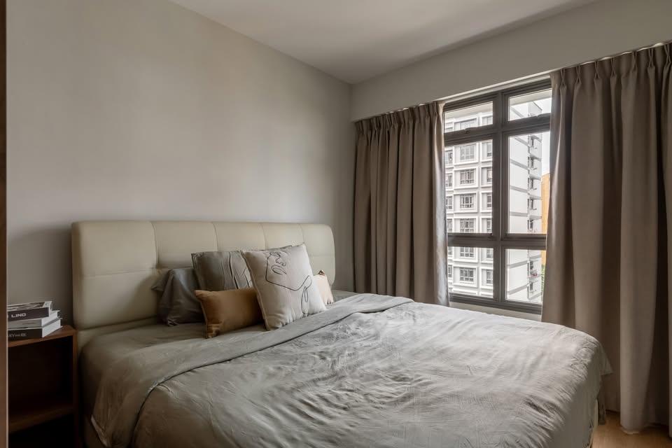 Minimalist Bedroom with Bedside Table and Queen Bed