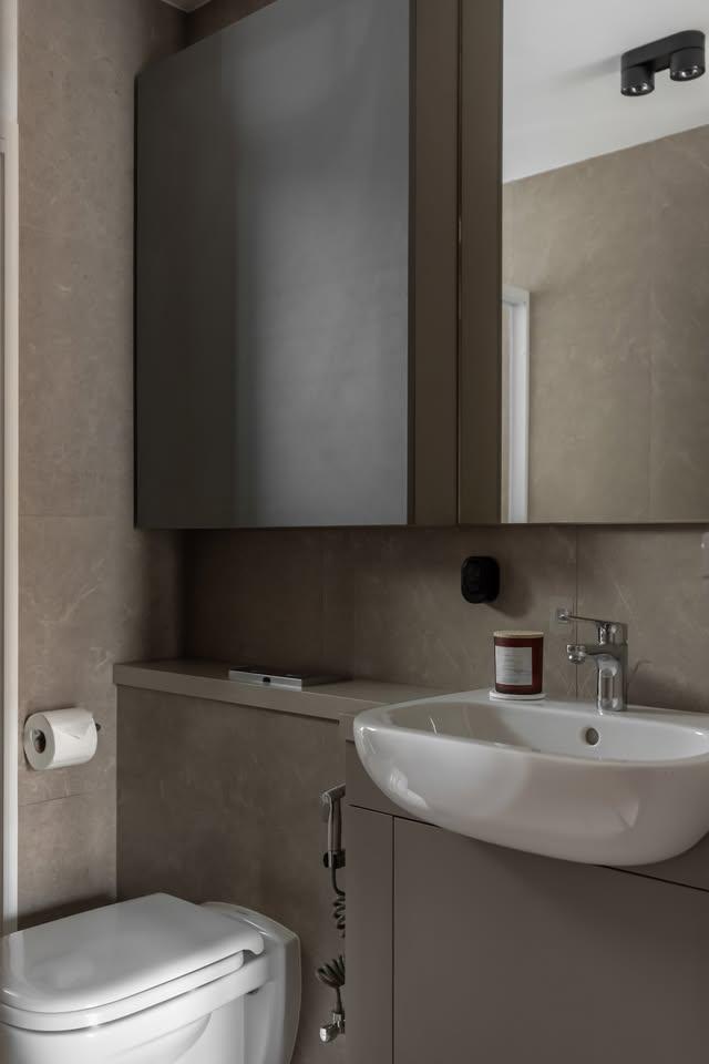 Contemporary Bathroom with Mirror and Wall Mirror