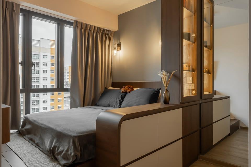 Contemporary Bedroom with Queen Bed and Bed