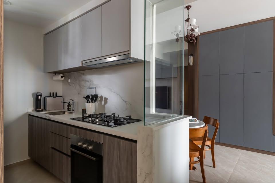 Contemporary Kitchen with Kitchen Accessories and Kitchen Tap