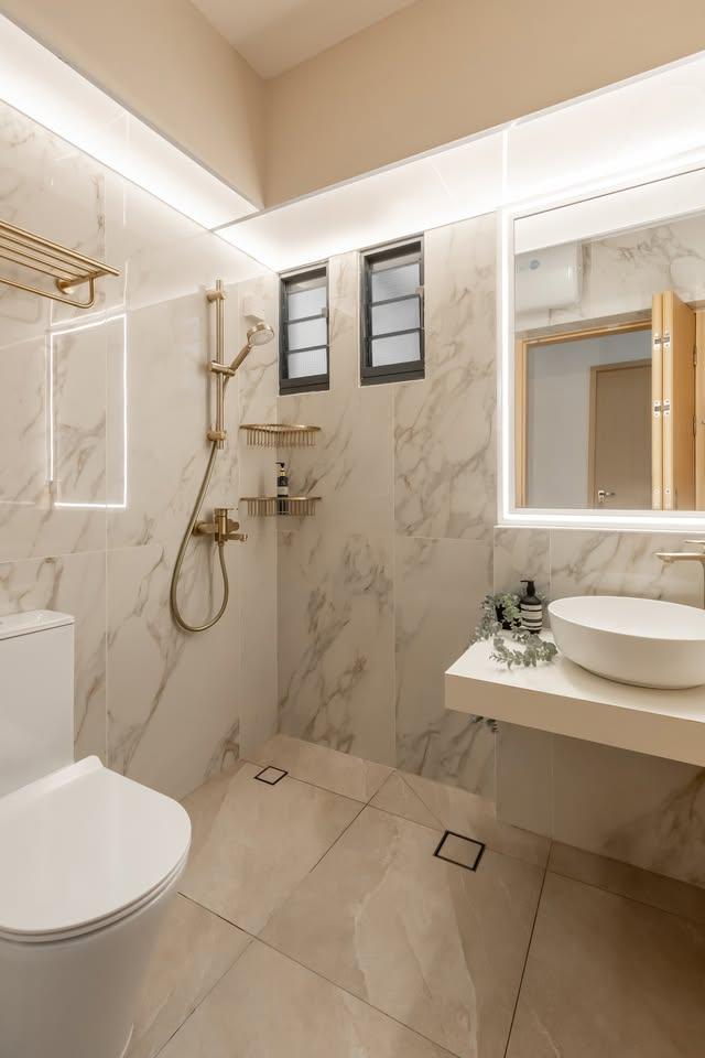 Contemporary Bathroom with Rainshower and Showers