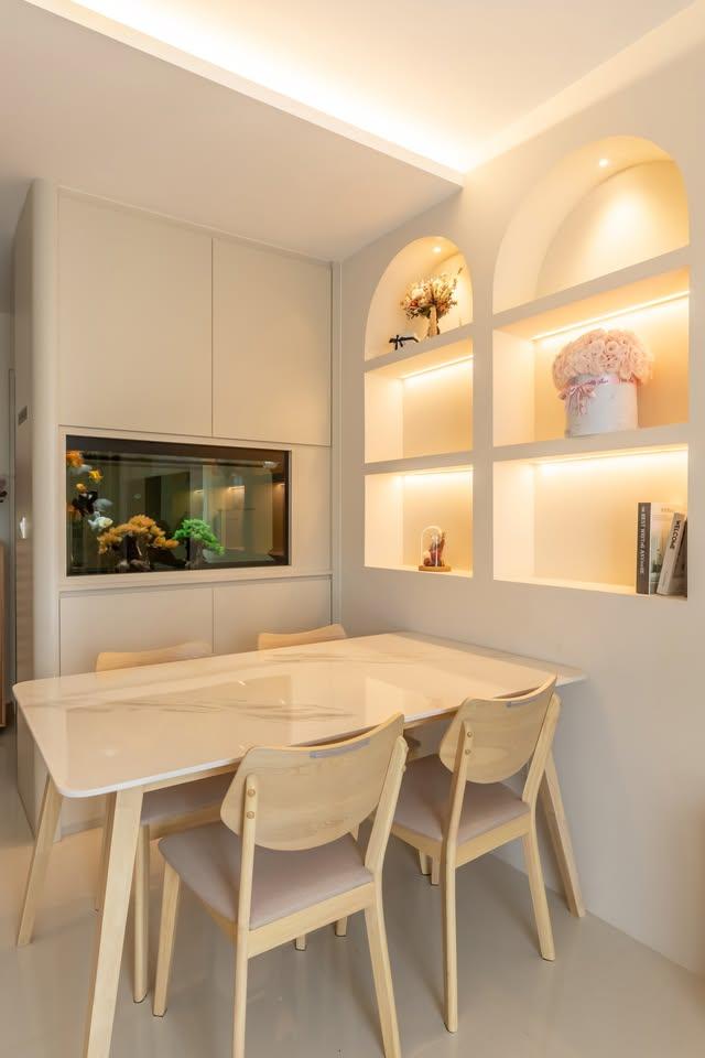Contemporary Dining Room with Cove Lighting and Dining Table