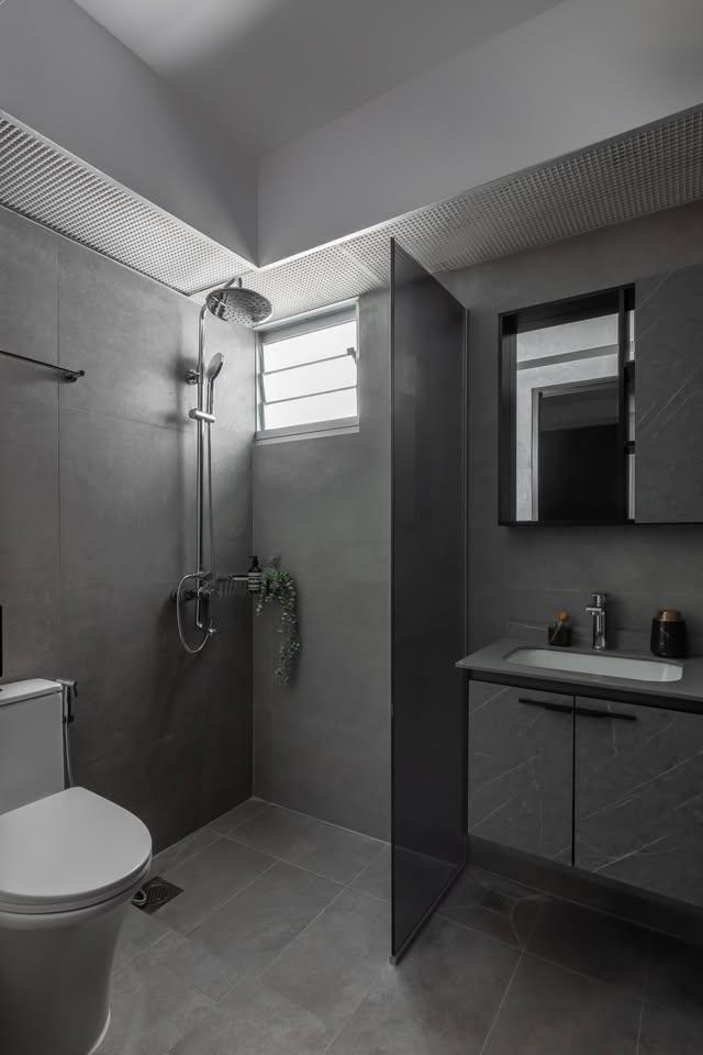 Contemporary Bathroom with Shower Screen and Rainshower