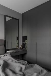 Contemporary Bedroom at 453C Fernvale Road