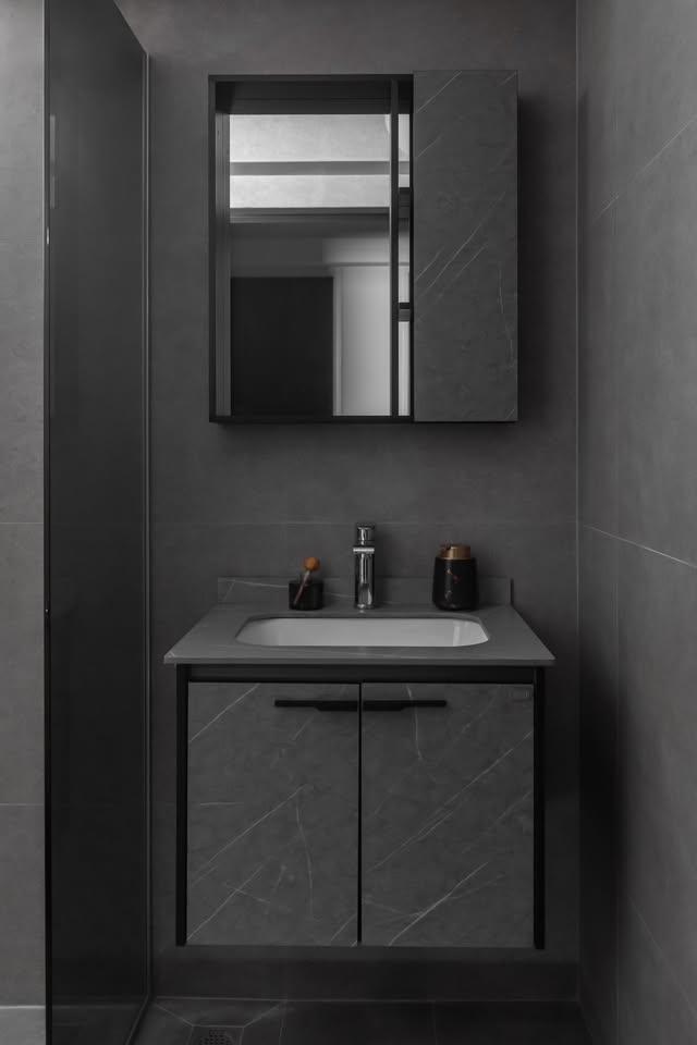Contemporary Bathroom with Mirror and Wall Mirror