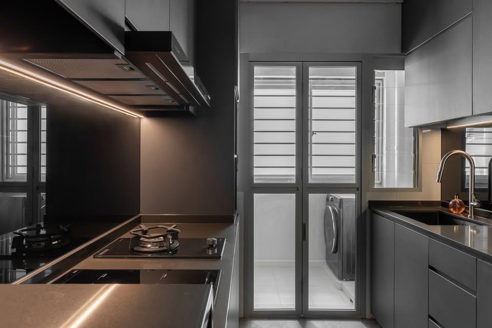 Contemporary Kitchen with Kitchen Backsplash and Kitchen Tap