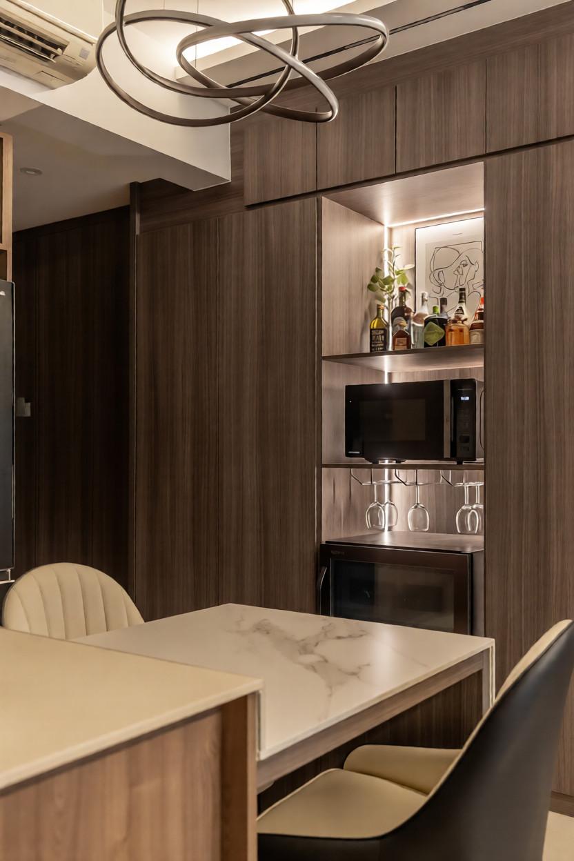 Modern Dining Room with Dining Table and Dining Chairs