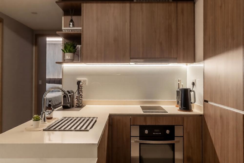 Modern Kitchen with Open Kitchen and Kitchen Tap
